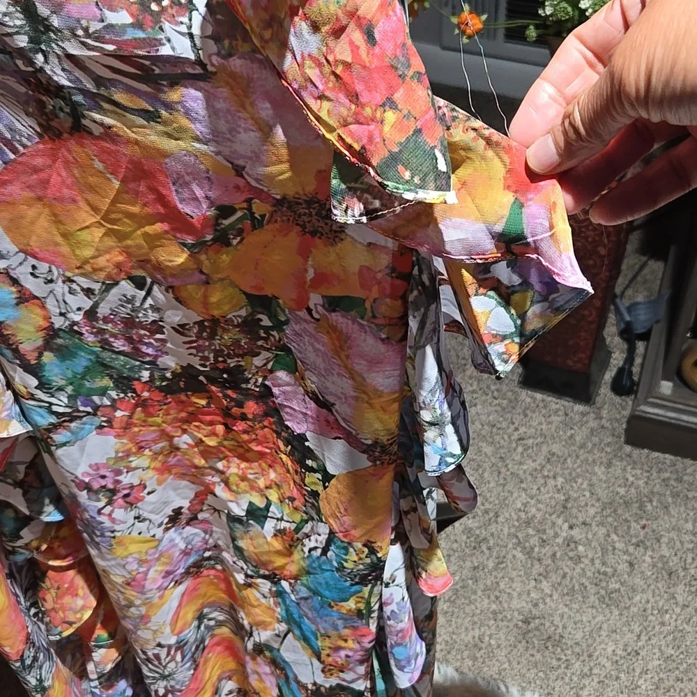 Beautiful Maxi Print Dress đź‘— With Ruffle Down Trail. - Picture 10 of 11